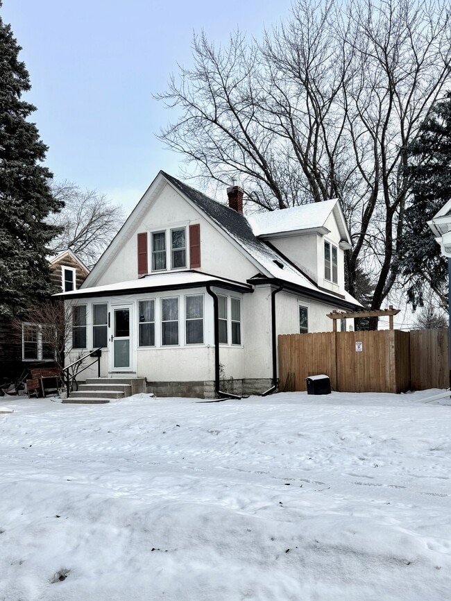 Building Photo - 3111 Arthur St NE