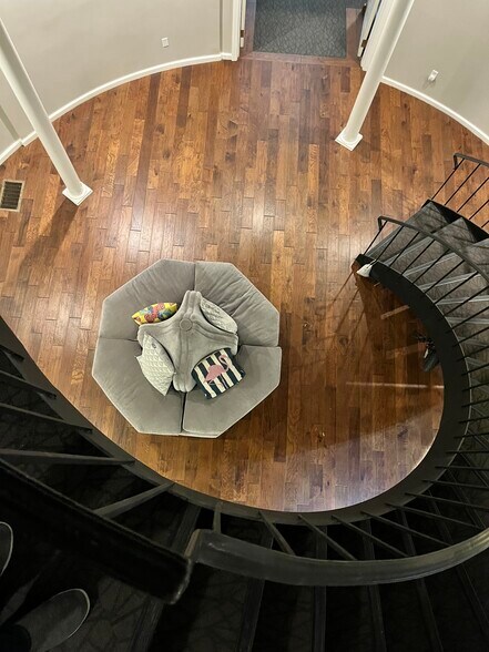 Building Photo - 17 Bow St