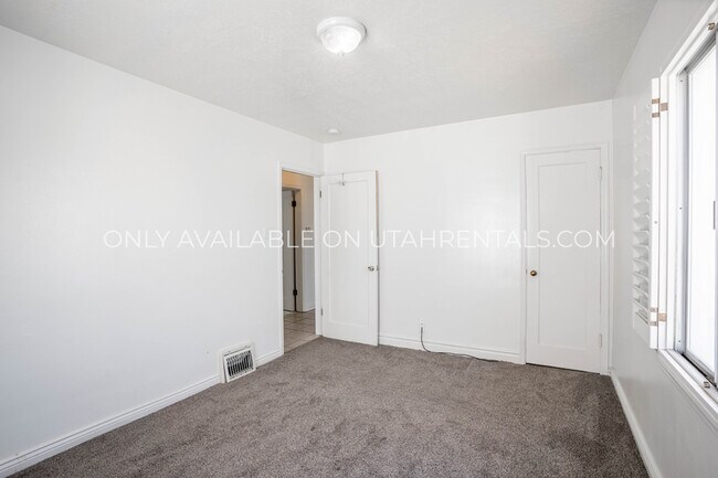 Building Photo - 347 S 500 W