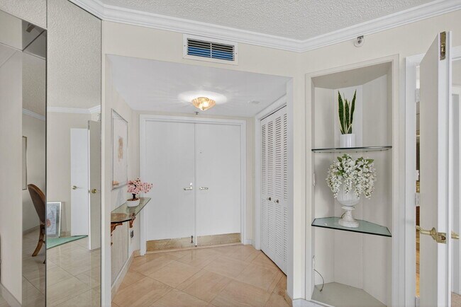 Building Photo - 5200 N Ocean Dr