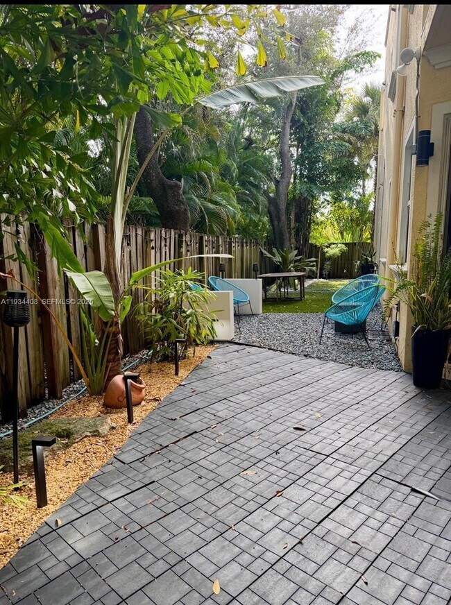 Building Photo - 407 SW 5th St