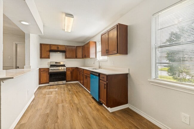 Building Photo - 4-Bed Home with Renovated Kitchen & Baths – Plenty of Space!