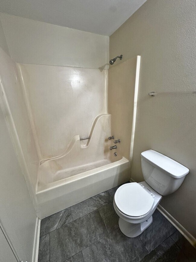 Building Photo - 111 Mallard Dr