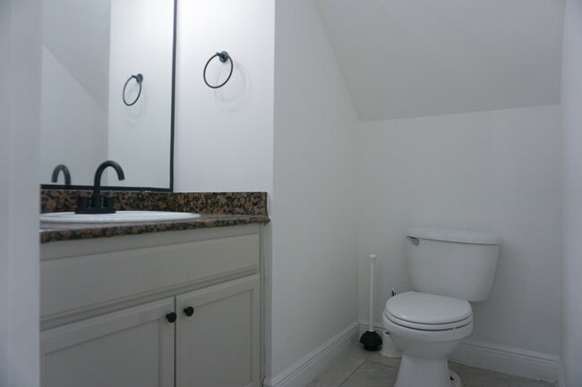 Building Photo - 127 Bronze Cir