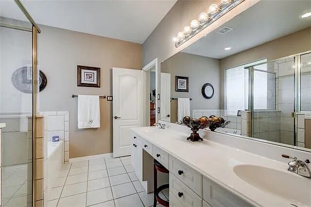 Master Bathroom - 2684 Britany Cir
