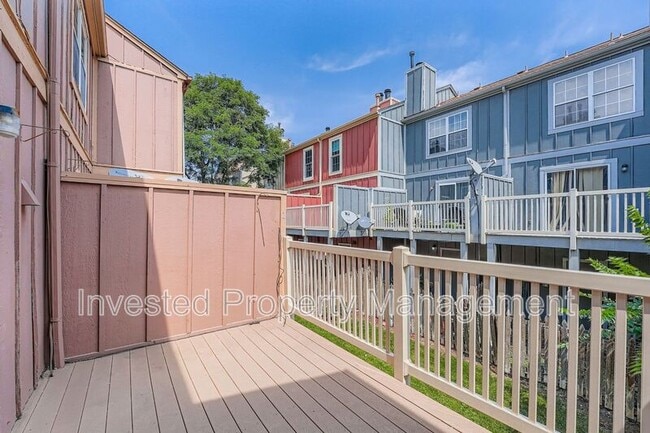 Building Photo - 12032 E Ford Cir