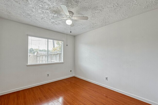 Building Photo - 16319 La Luna Dr