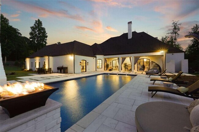 Building Photo - 2242 Shoal Creek Rd