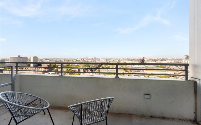 Building Photo - 1720 S Michigan Ave