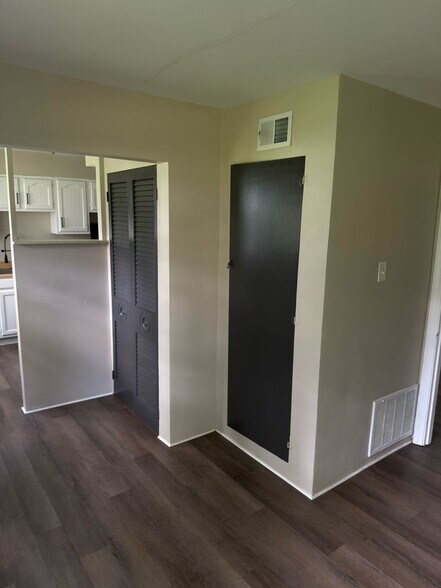 Building Photo - 235 Du Bourg Ln