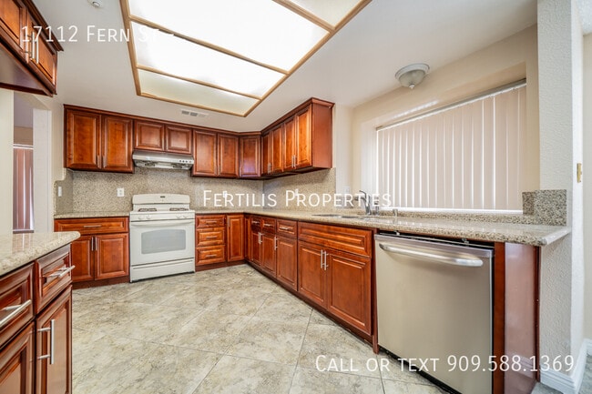 Building Photo - 17112 Fern St