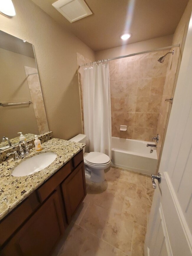 Building Photo - Updated 3 Bedroom Townhouse Across From Horsetooth Reservoir!