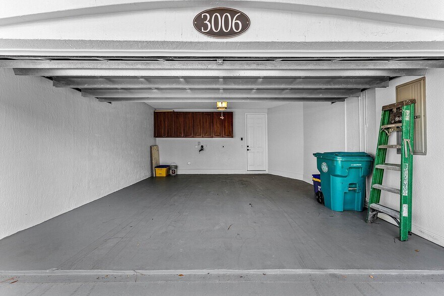 Building Photo - 3006 Waterside Cir