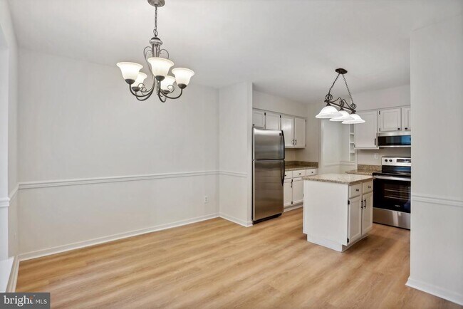 Building Photo - 3202 Eaton Ct