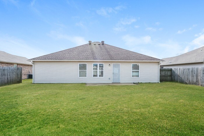 Building Photo - 12201 Amaranth Dr