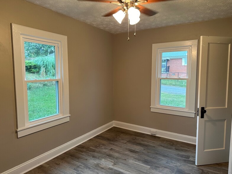 Bedroom #1 - 220 Lake St