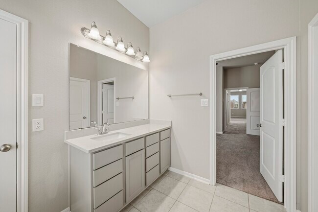 Building Photo - 8734 Laurel Crest Dr
