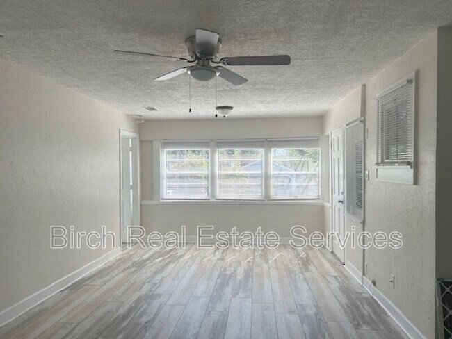 Building Photo - 837 10th Ave N