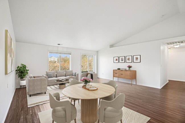 Building Photo - Beautiful 4BR/2BA Single-Level Home in Heart of McMinnville