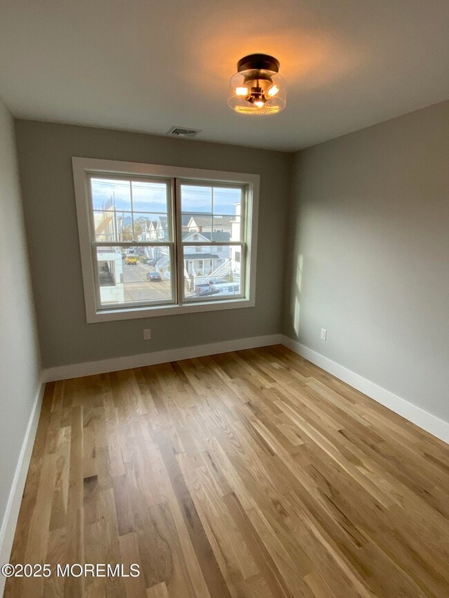 Building Photo - 53 Miller St