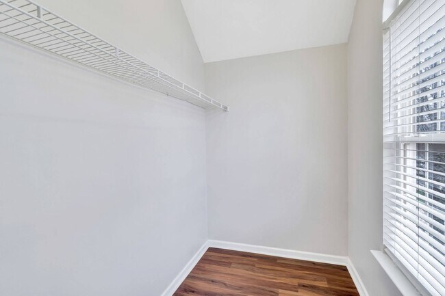 Building Photo - 5508 Kiev Dr