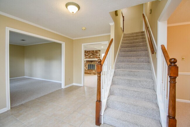 Building Photo - 910 Shillington Dr