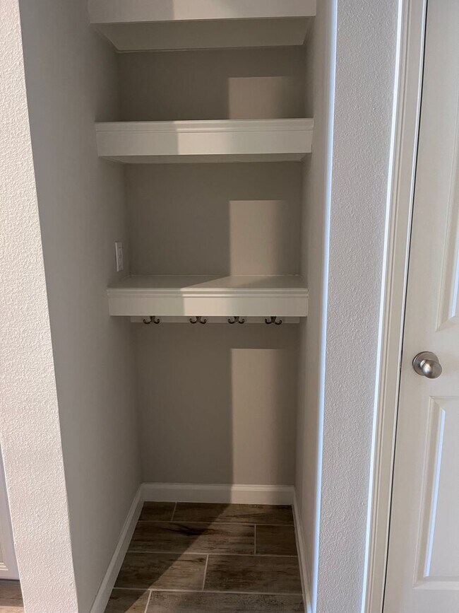 Building Photo - Beautiful 3 bedroom, 2.5 bathroom, 1 car garage townhouse for rent in Lutz!