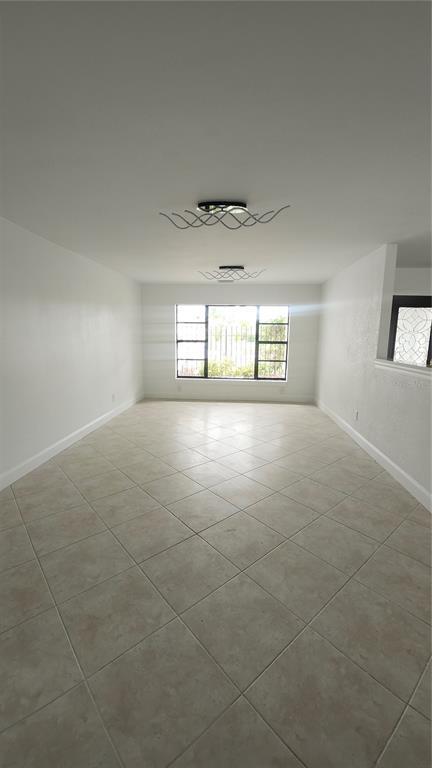 Building Photo - 2001 Country Club Ct