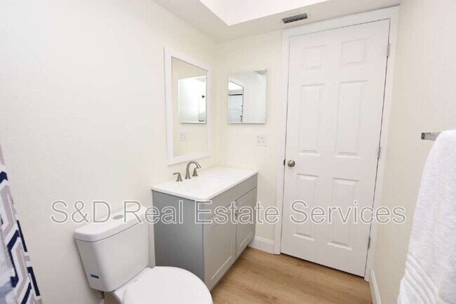 Building Photo - 2025 Sylvester Rd