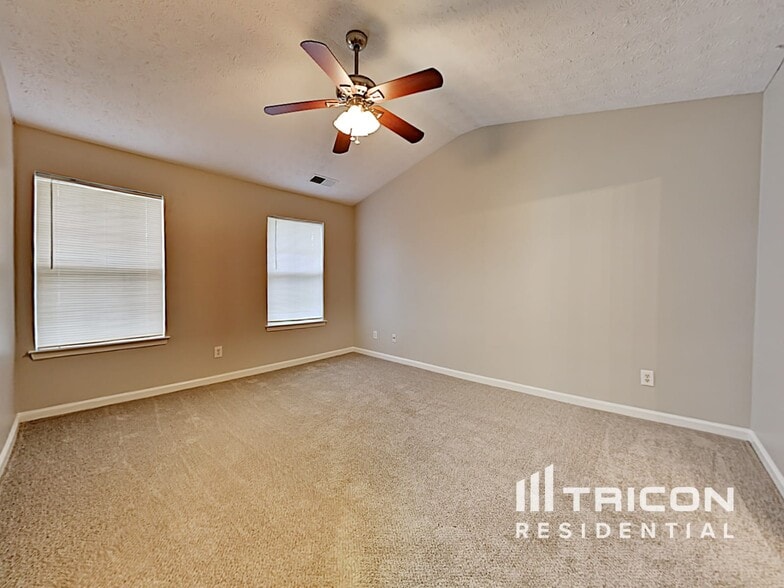 Building Photo - 915 Riley Farm Ln