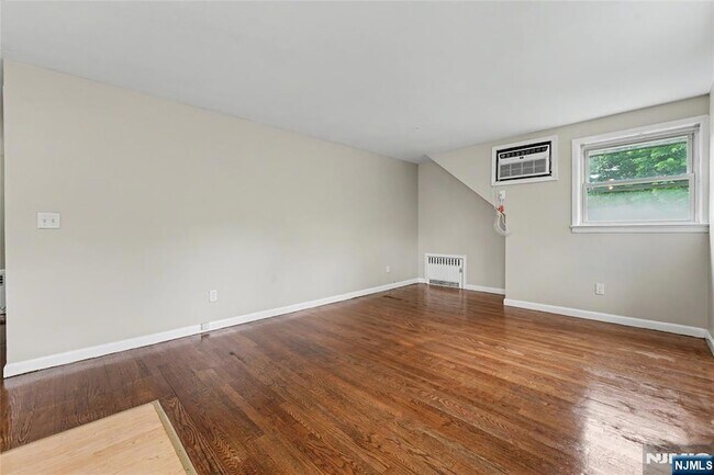 Building Photo - 203 Brinkerhoff St
