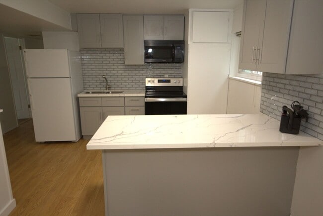 Building Photo - 1412