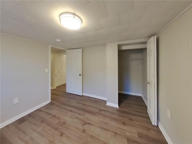 Building Photo - 1397 Pinewood Dr