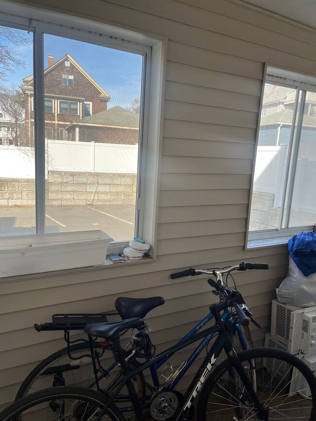 Building Photo - 3 bed/2 bath in Brighton