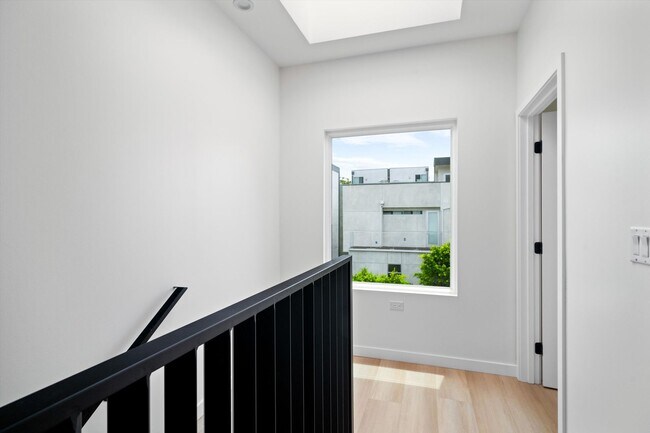 Building Photo - 1840 Stoner Ave