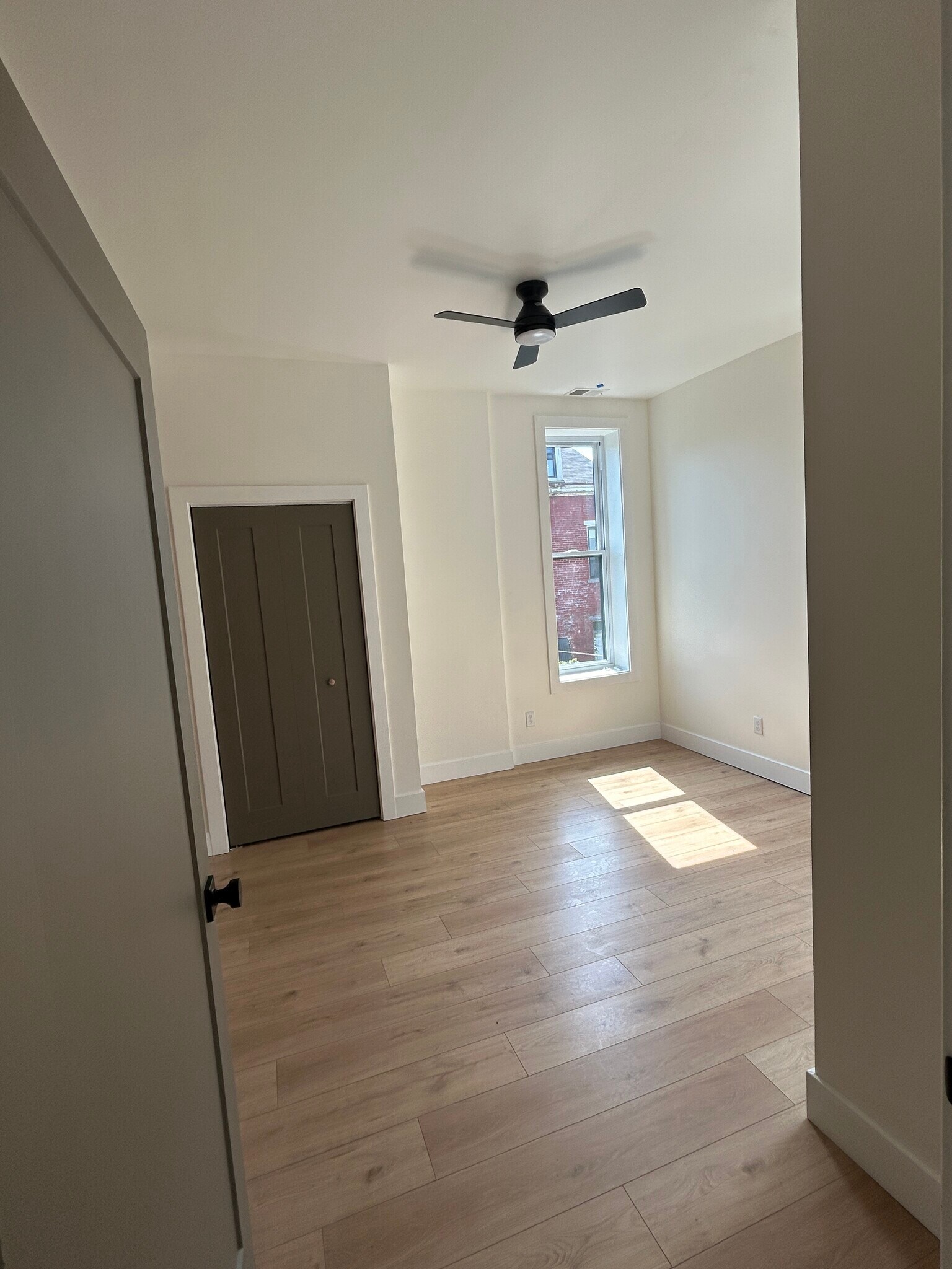 Second BR - 2018 Forbes Ave