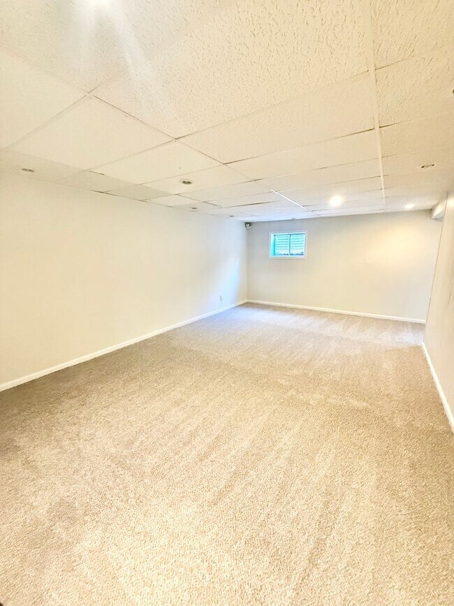 Building Photo - Beautiful Home on Picket for Rent!