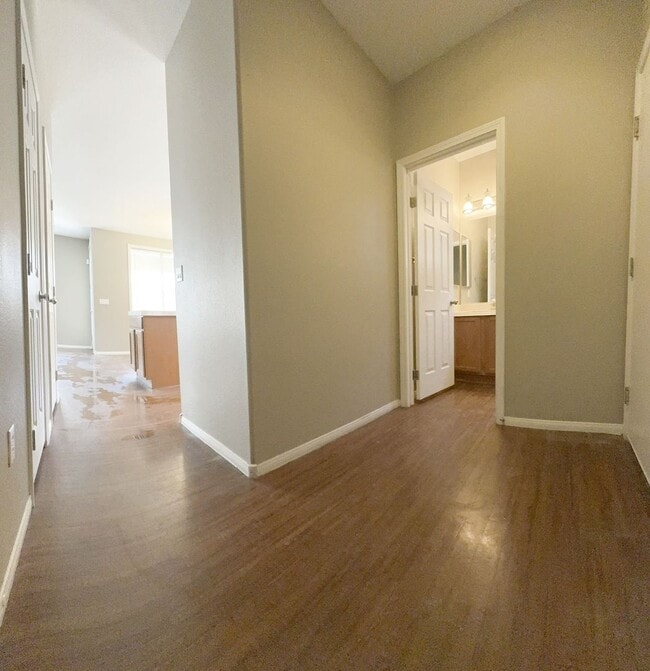 Building Photo - Vaulted Ceiling Home, Gated Community w/ P...