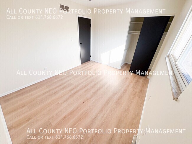 Building Photo - 376 Woodland Ave