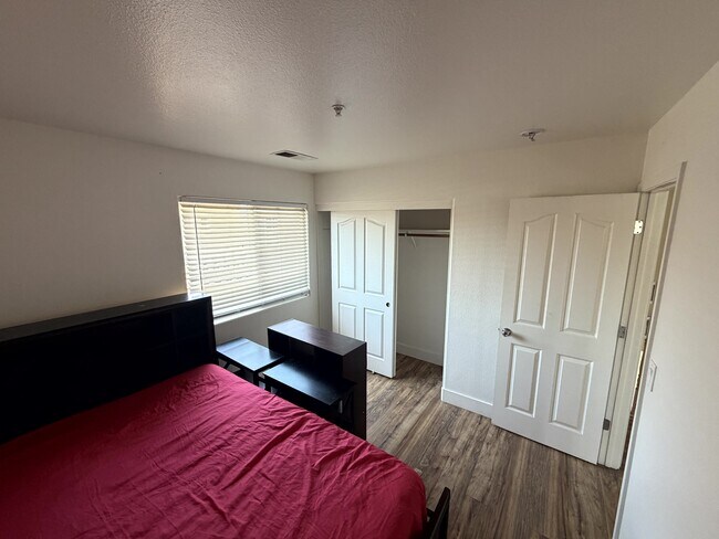 Building Photo - 1537 Oyster Bay Ct