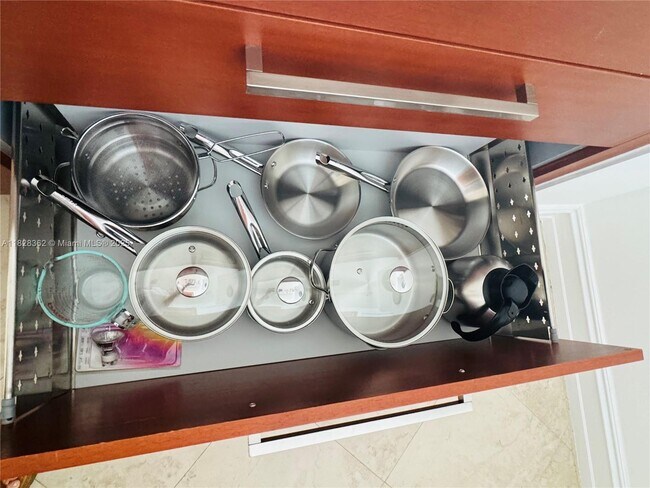 Building Photo - 1830 S Ocean Dr