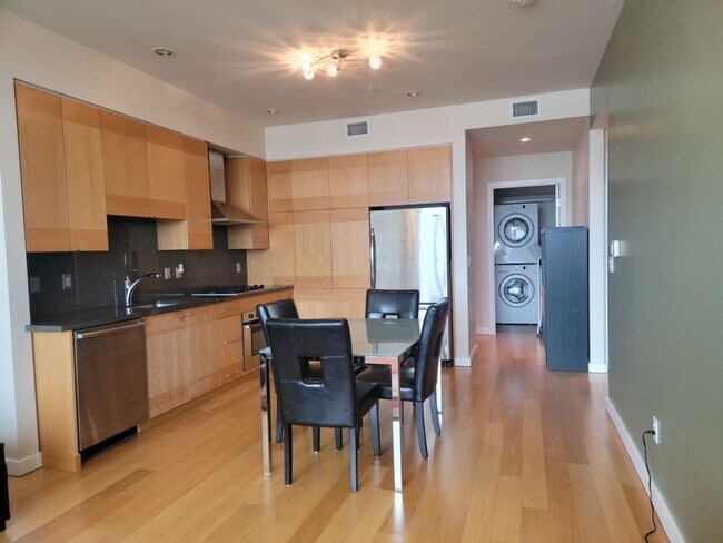 Building Photo - Beautiful 1 Bed 1 Bath Waterfront Condo w/...