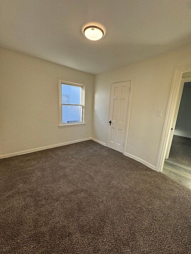 Building Photo - Newly updated 3 bd house in Euclid- NO VOU...