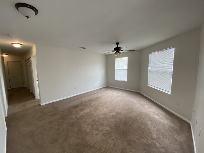 Building Photo - "Spacious 4-Bedroom Home with 2 Full Baths...