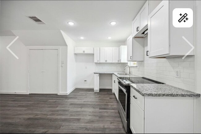Building Photo - 2312 Wavell St