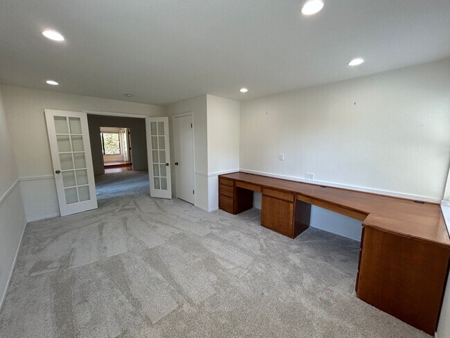 Building Photo - Must See Spacious Alamo 4BR Home with Remo...