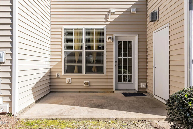 Building Photo - Charming 2-Bed, 2-Bath Townhome in Highlan...