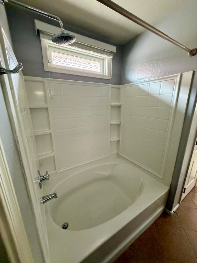 Building Photo - Beautiful 3 bedroom, 2.5 bath home located in the highly sought after community of Power Ranch