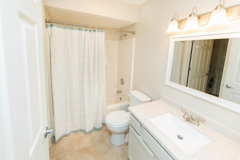 Building Photo - 1346 S College Mall Rd