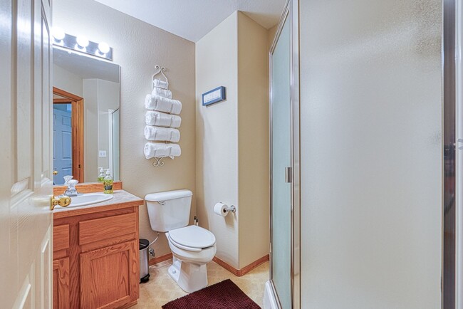 Building Photo - Fully Furnished Running Y Townhouse